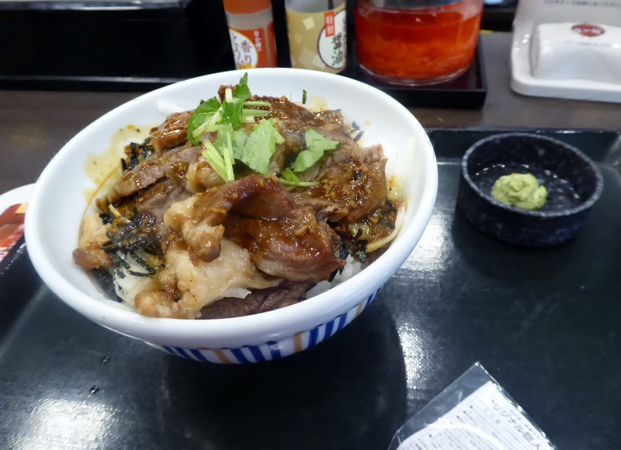 Example steak rice bowl with sliced beef over rice
